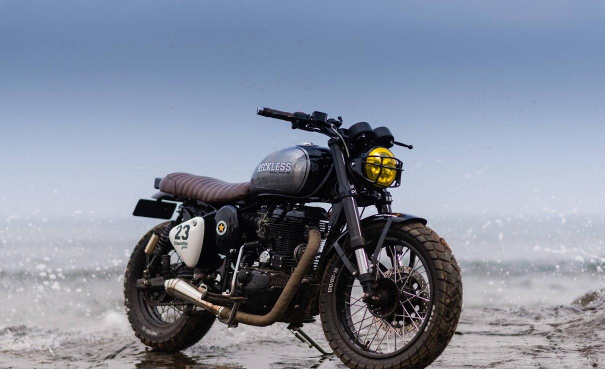 which-is-better-royal-enfield-himalayan-or-royal-enfield-classic-sparezo-blog